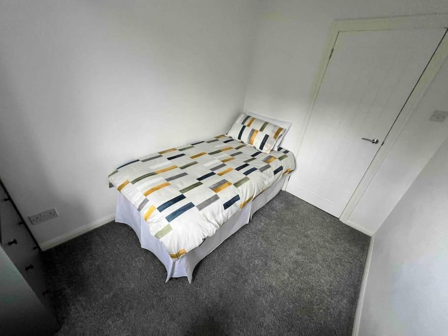 Very Comfy 3 Bed Town House Ashton-under-Lyne Exteriér fotografie